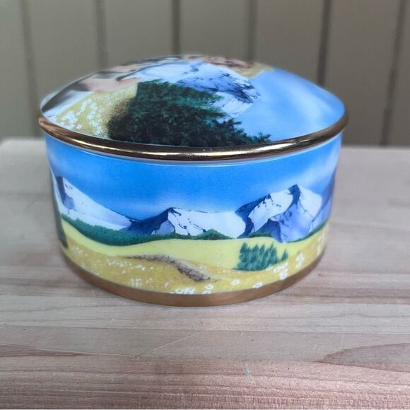 Danbury Mint Shirley Temple as Heidi Music Box - Picture 9 of 11